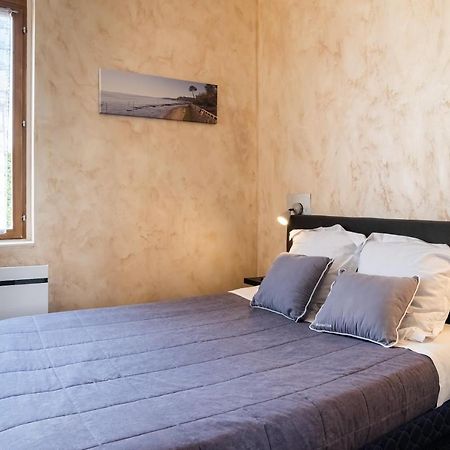 Hotel De La Gare Latresne Kültér fotó