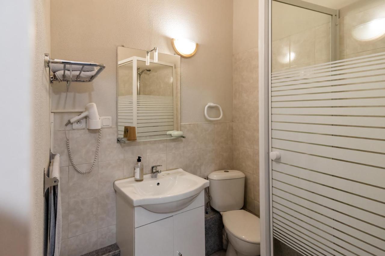 Hotel De La Gare Latresne Kültér fotó