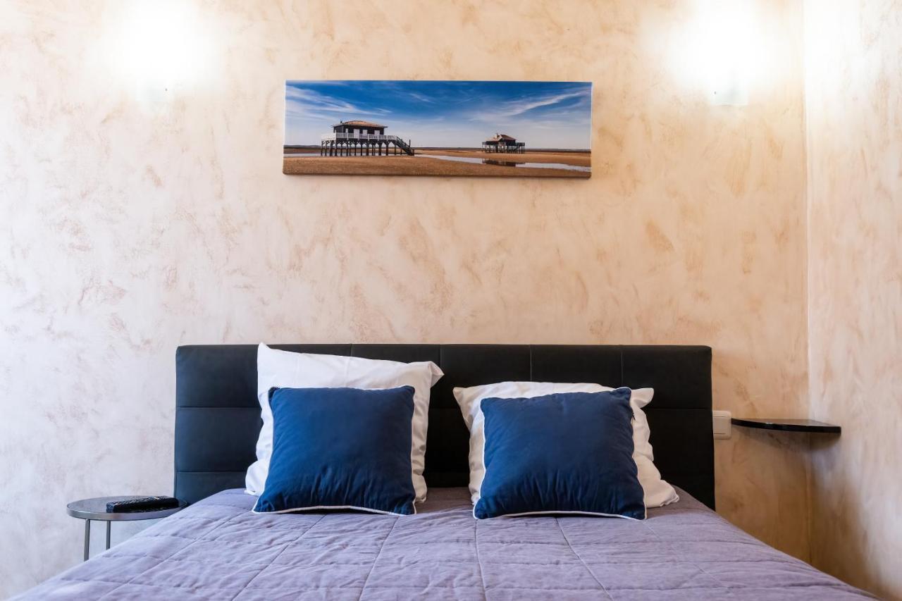 Hotel De La Gare Latresne Kültér fotó