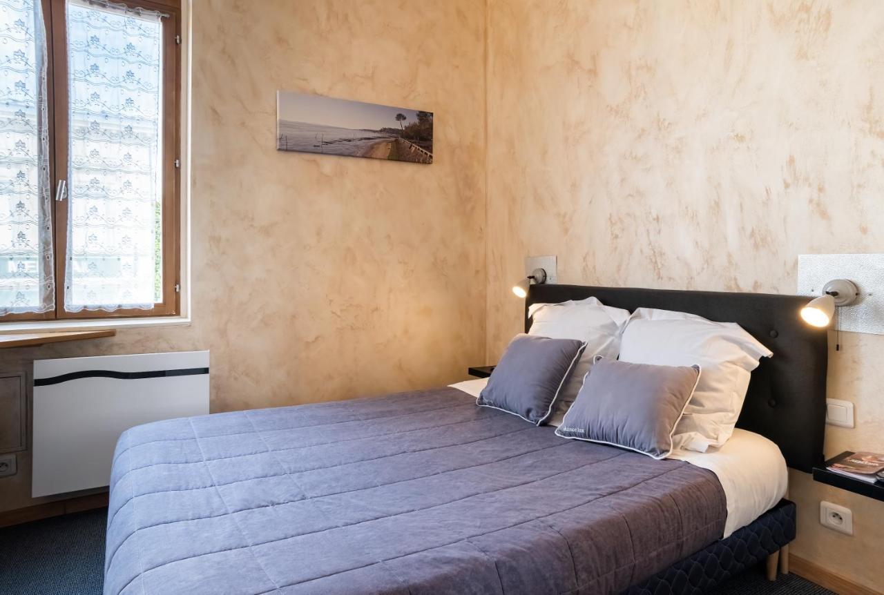 Hotel De La Gare Latresne Kültér fotó
