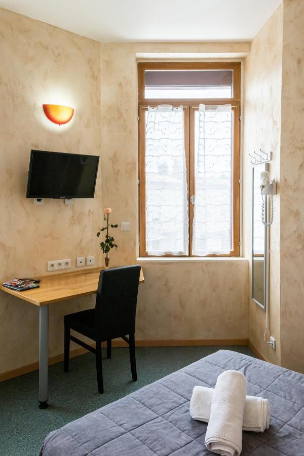 Hotel De La Gare Latresne Kültér fotó
